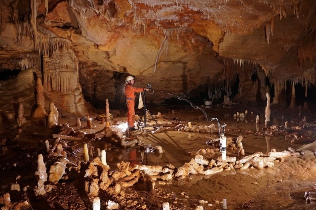 zz-photo-of-neanderthal-cave-by-the-atlantic-jpg